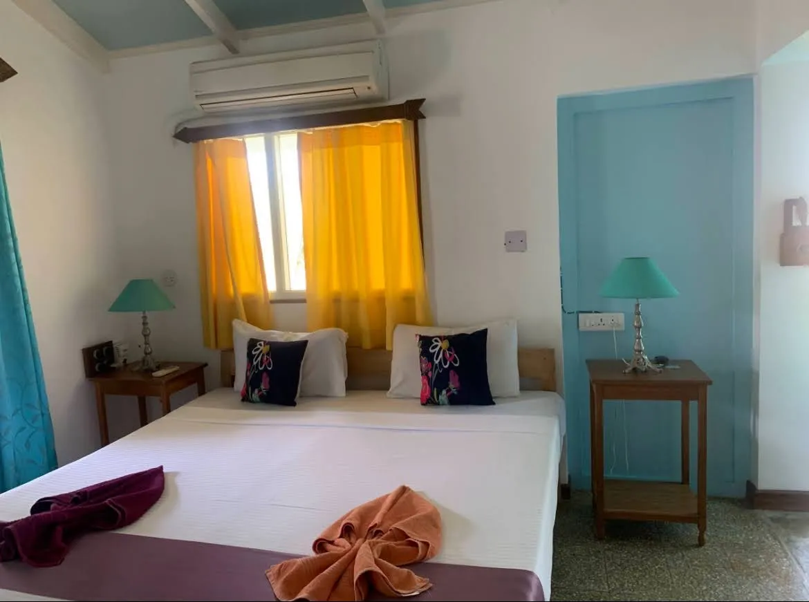 Classic Room with twin lamps and en-suite at Cavala, Baga