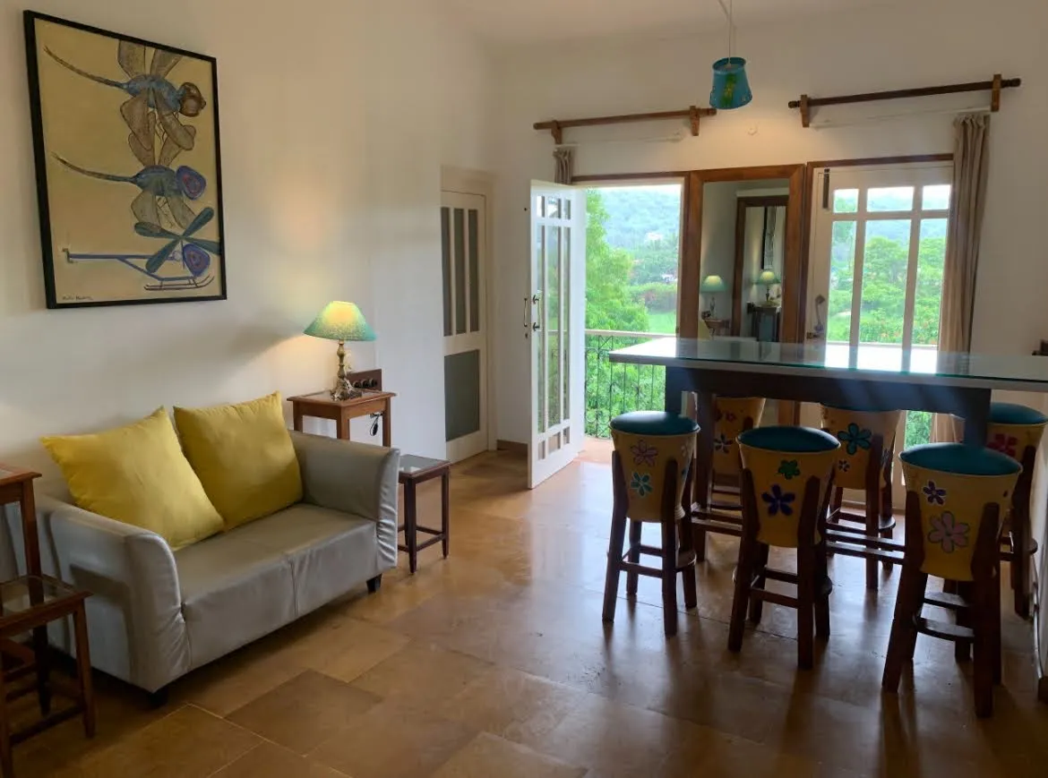 Suite living area with sofa and dining bar at Cavala